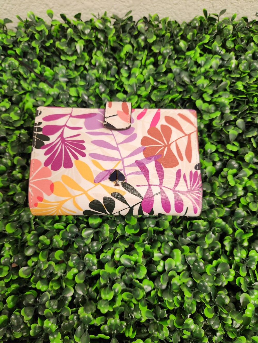 Kate spade Hawaii exclusive bifold wallet